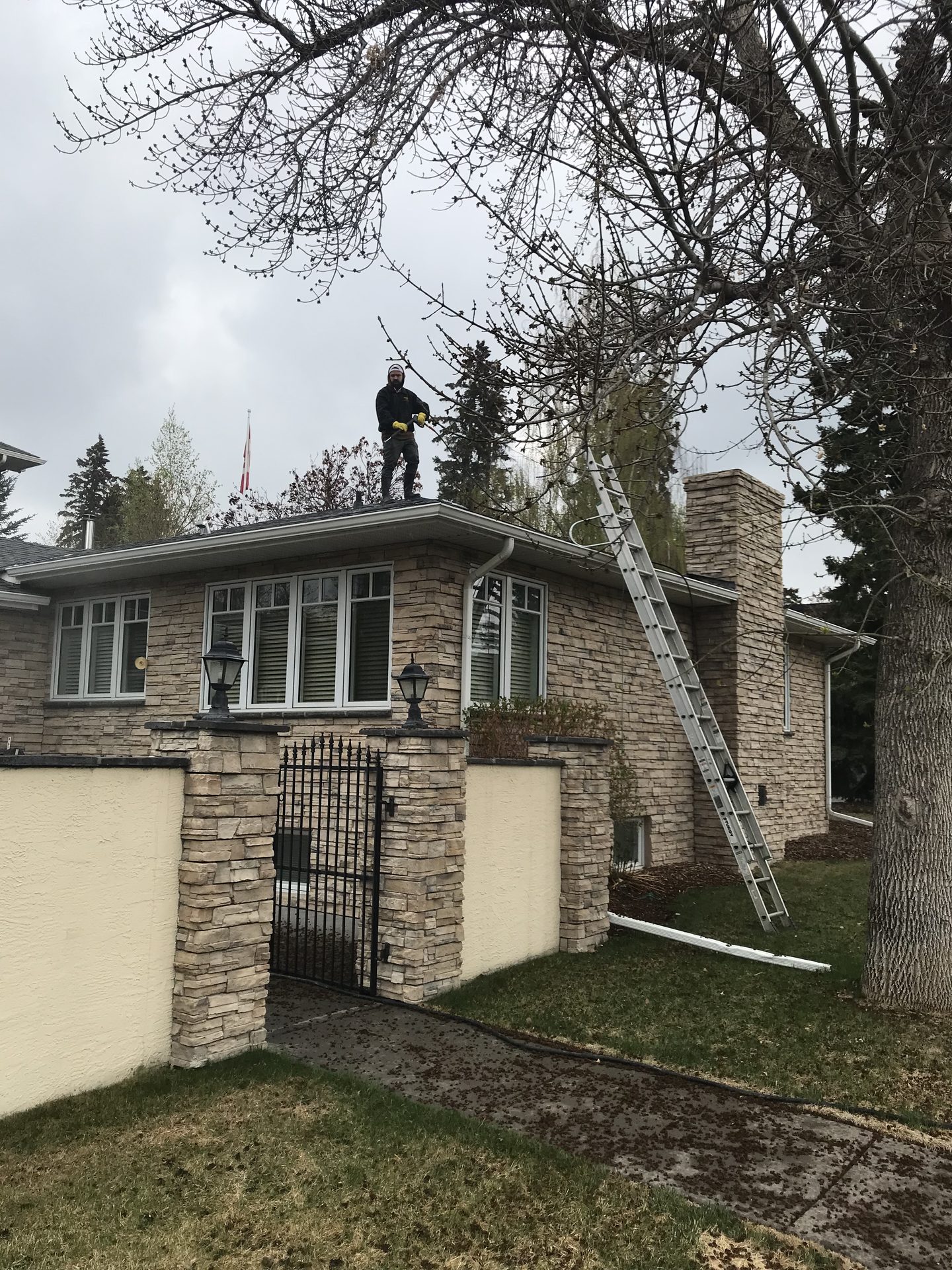 Gutter cleaning in Calgary